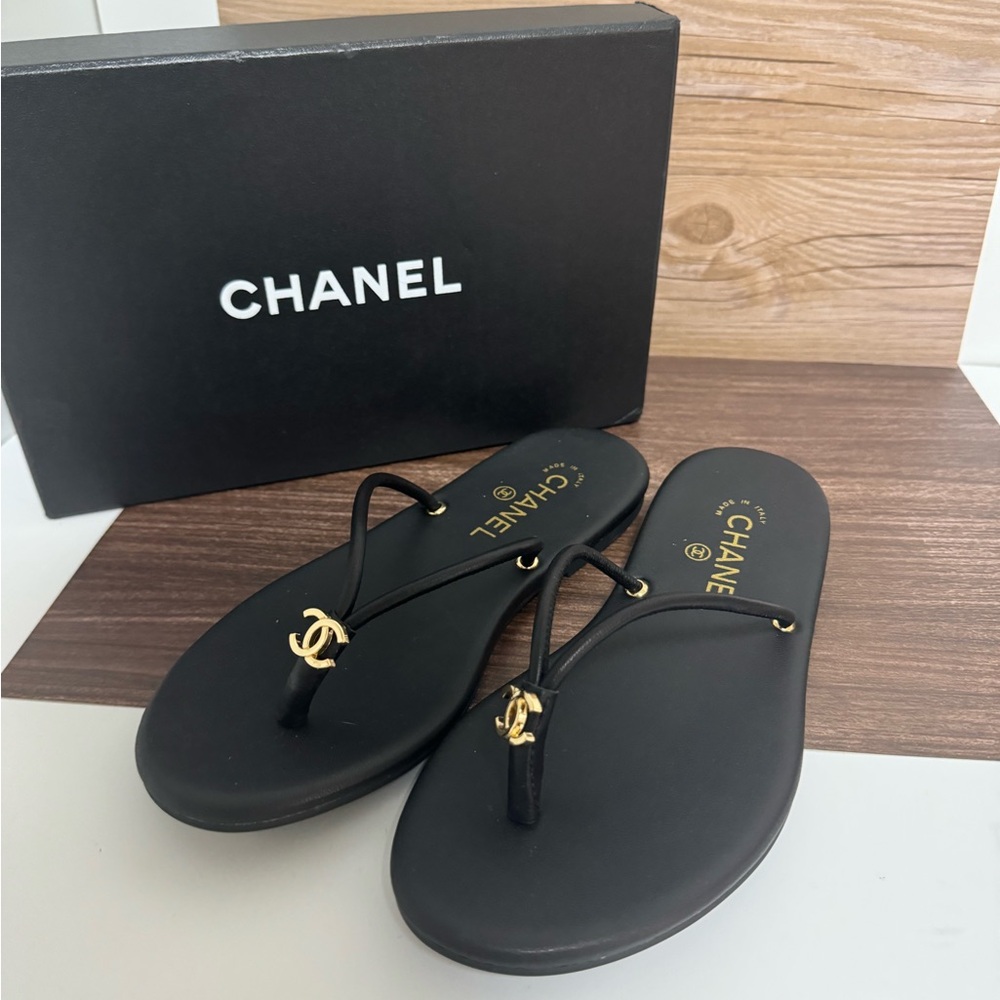 Chanel women's Slippers